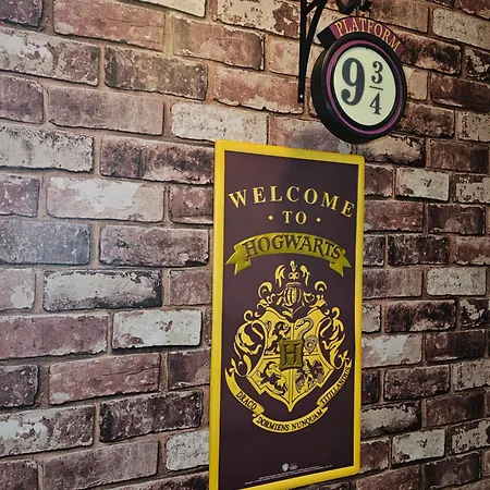 Harry Potter Hogwarts Apartment Watford  Exterior photo